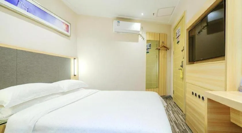 Bed in City Comfort Inn Chongqing Yangjiaping Pedestrian Street the MixC