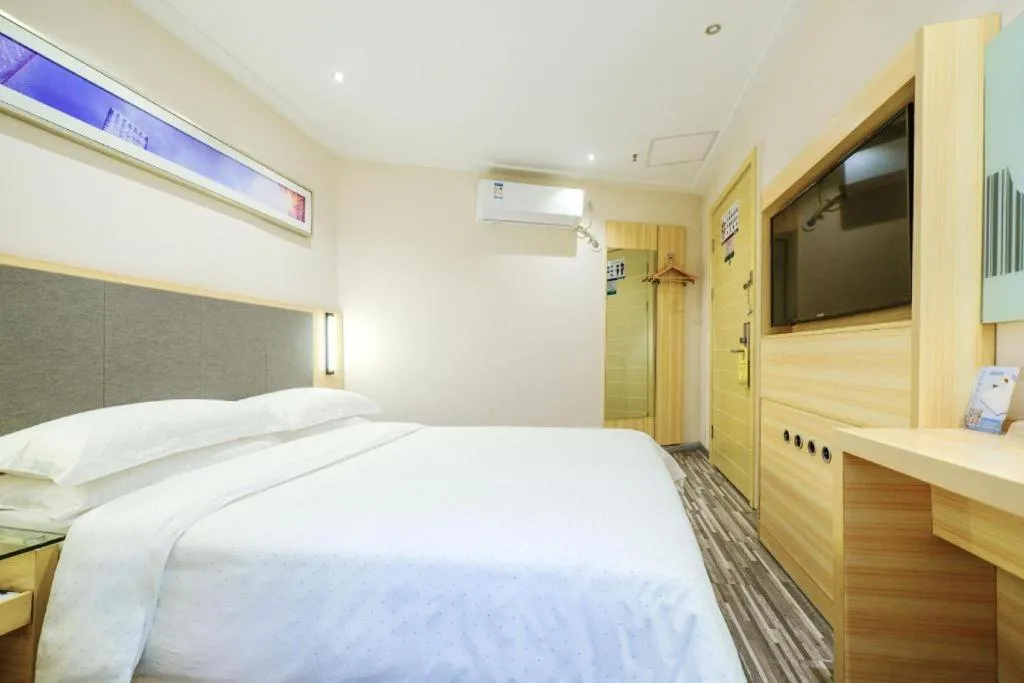Bed in City Comfort Inn Chongqing Yangjiaping Pedestrian Street the MixC