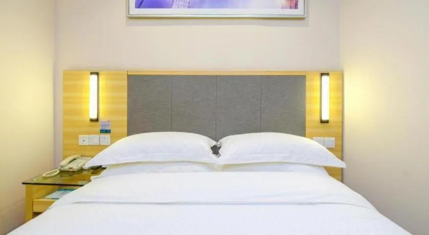 Bed in City Comfort Inn Chongqing Yangjiaping Pedestrian Street the MixC