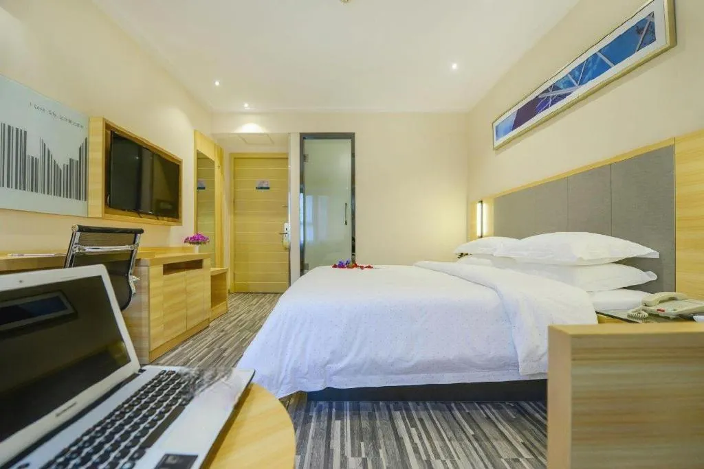 Bed in City Comfort Inn Chongqing Yangjiaping Pedestrian Street the MixC