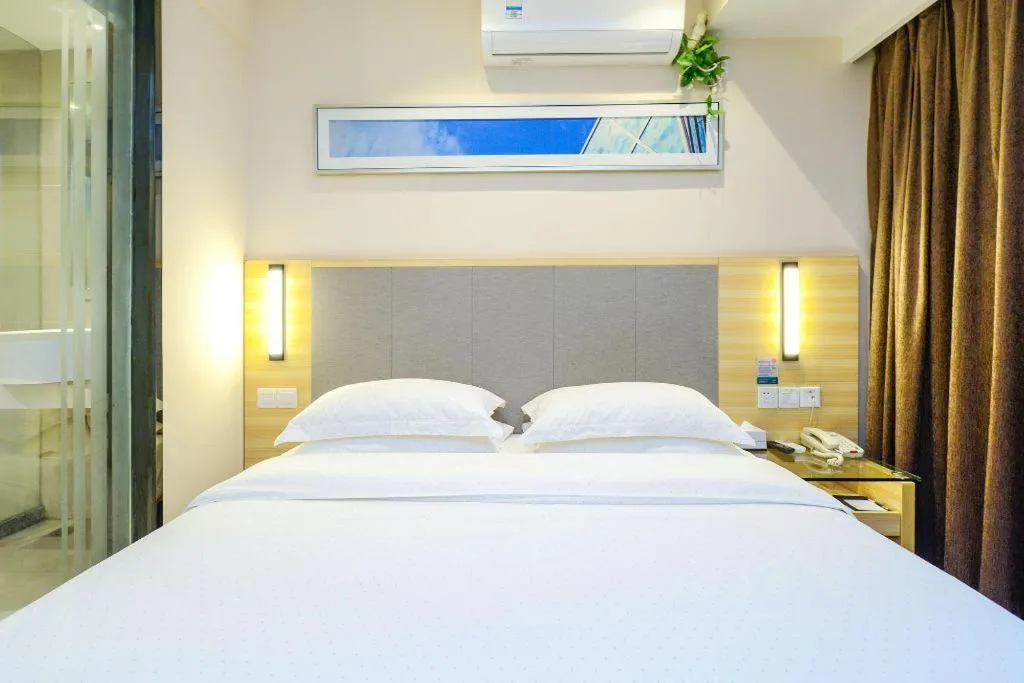 Bed in City Comfort Inn Chongqing Yangjiaping Pedestrian Street the MixC