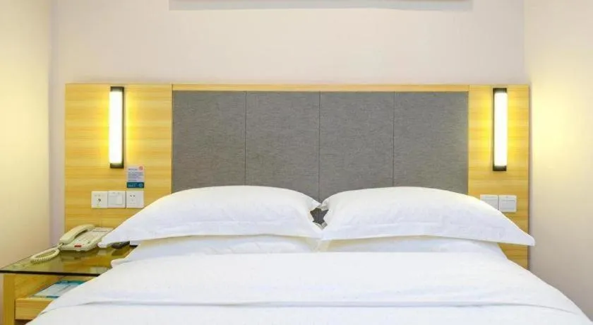 Bed in City Comfort Inn Chongqing Yangjiaping Pedestrian Street the MixC