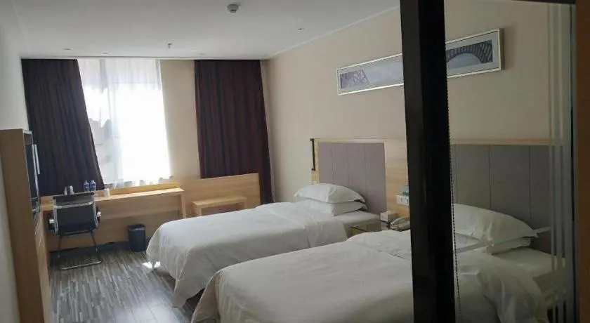 Bed in City Comfort Inn Hotel Zhangjiajie Railway Station Tianmen Mountain Cableway Station