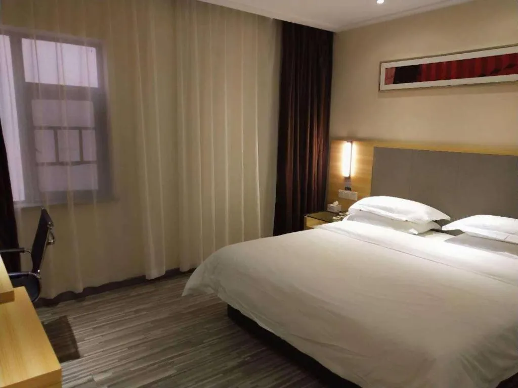 Bed in City Comfort Inn Hotel Zhangjiajie Railway Station Tianmen Mountain Cableway Station