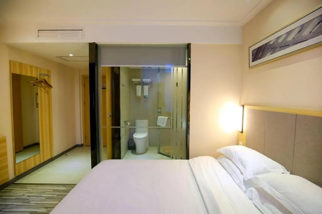 Bed in City Comfort Inn Hotel Zhangjiajie Railway Station Tianmen Mountain Cableway Station