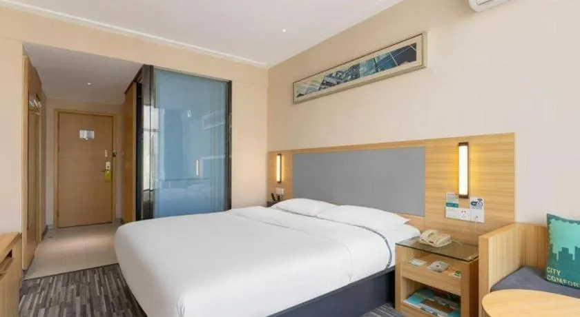 Bed in City Comfort Inn Hotel Zhangjiajie Railway Station Tianmen Mountain Cableway Station