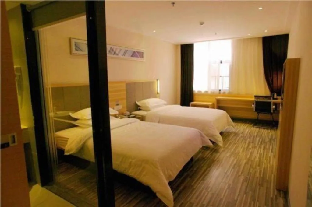 Bed in City Comfort Inn Hotel Zhangjiajie Railway Station Tianmen Mountain Cableway Station