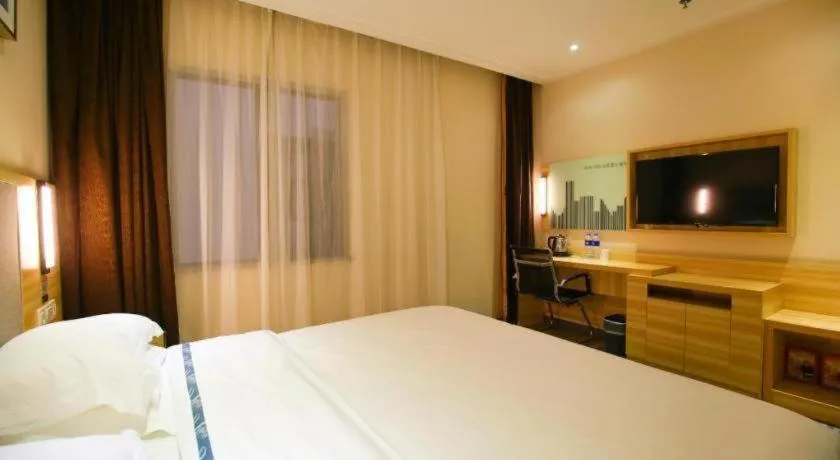 Bed in City Comfort Inn Hotel Zhangjiajie Railway Station Tianmen Mountain Cableway Station