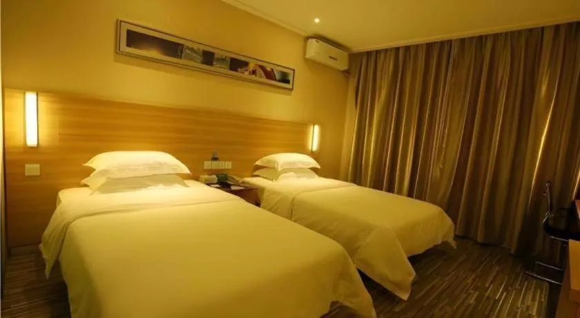 Bed in City Comfort Inn Hotel Zhangjiajie Railway Station Tianmen Mountain Cableway Station