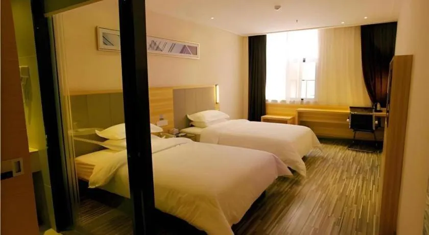 Bed in City Comfort Inn Hotel Zhangjiajie Railway Station Tianmen Mountain Cableway Station