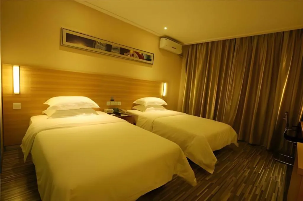 Bed in City Comfort Inn Hotel Zhangjiajie Railway Station Tianmen Mountain Cableway Station