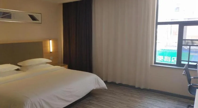 Bed in City Comfort Inn Hotel Zhangjiajie Railway Station Tianmen Mountain Cableway Station