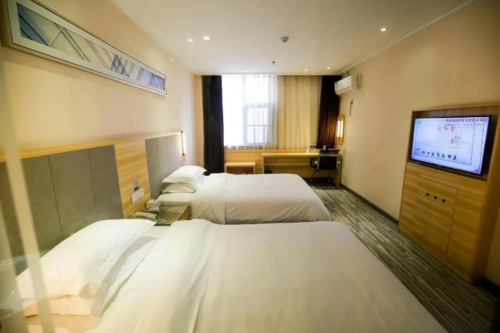 Bed in City Comfort Inn Hotel Zhangjiajie Railway Station Tianmen Mountain Cableway Station