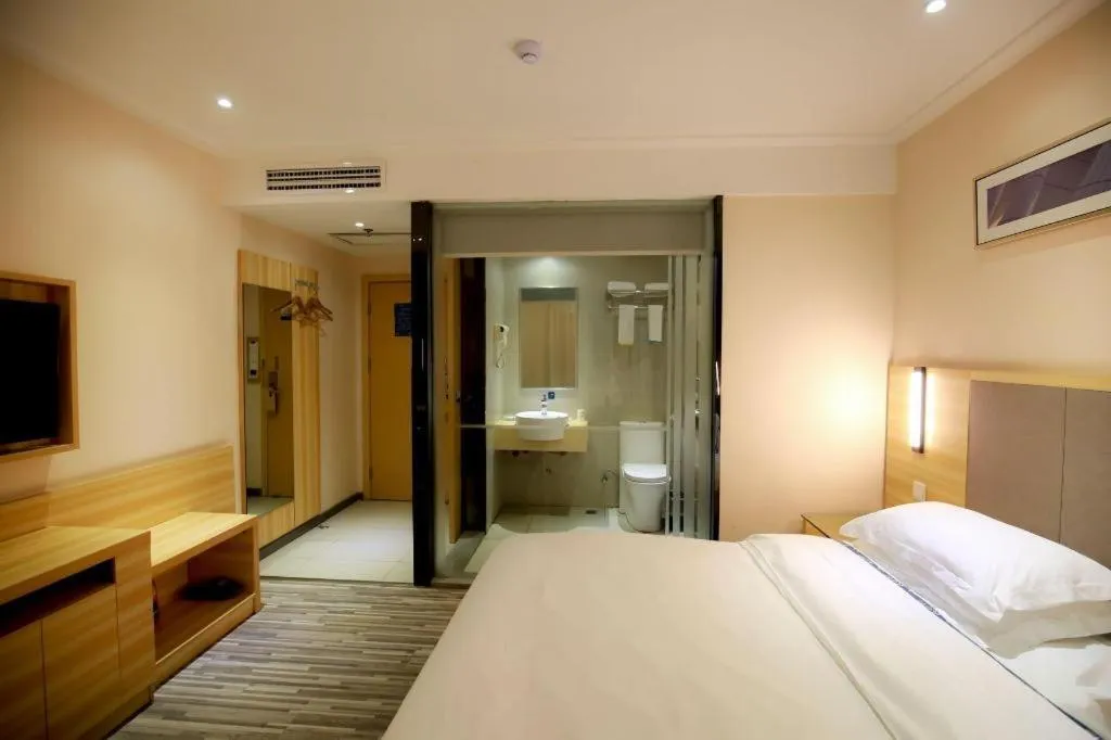 Bed in City Comfort Inn Hotel Zhangjiajie Railway Station Tianmen Mountain Cableway Station