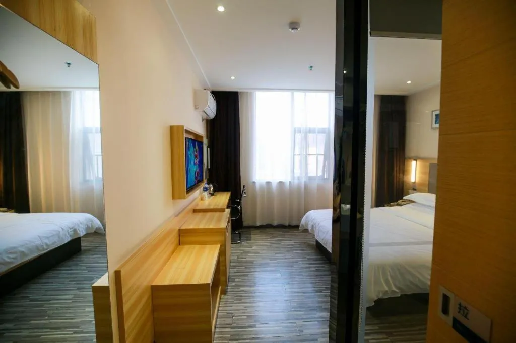 Bed in City Comfort Inn Hotel Zhangjiajie Railway Station Tianmen Mountain Cableway Station