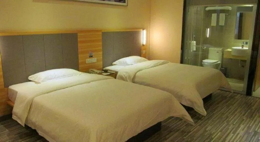 Bed in City Comfort Inn Hotel Zhangjiajie Railway Station Tianmen Mountain Cableway Station