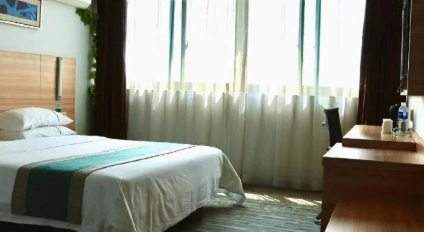 Bed in City Comfort Inn Chongqing Lianglukou Metro Station