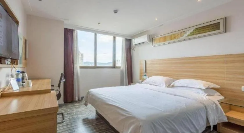 Bed in City Comfort Inn Chongqing Lianglukou Metro Station