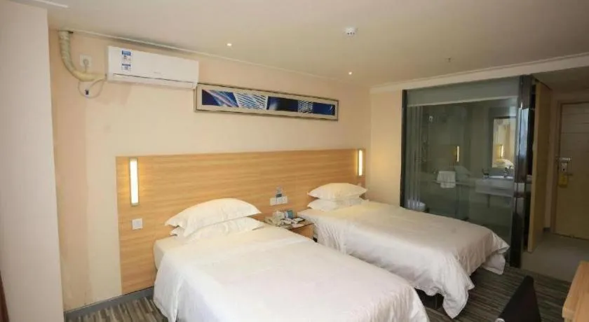 Bed in City Comfort Inn Chongqing Lianglukou Metro Station