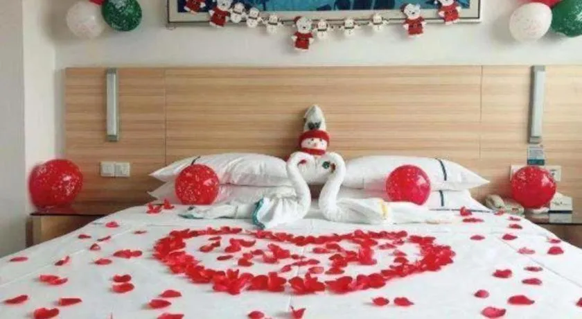 Bed in City Comfort Inn Chongqing Lianglukou Metro Station