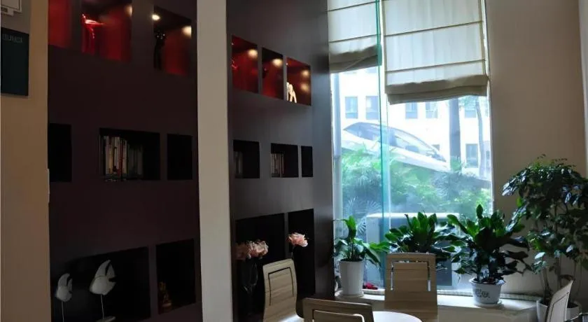 City Comfort Inn Chongqing Lianglukou Metro Station