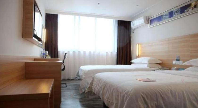 Bed in City Comfort Inn Chongqing Lianglukou Metro Station