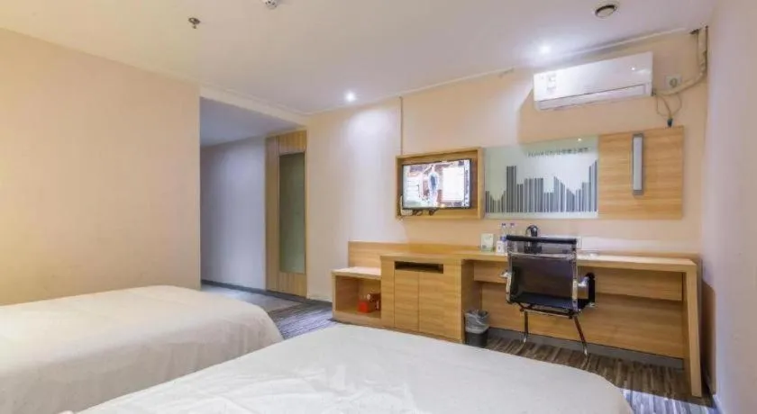 Bed in City Comfort Inn Chongqing Lianglukou Metro Station