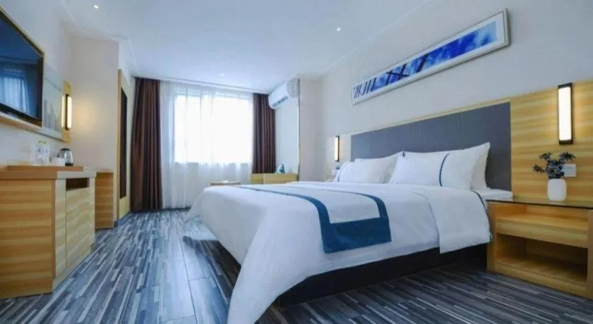 Bed in City Comfort Inn Chongqing Lianglukou Metro Station