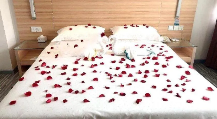 Bed in City Comfort Inn Chongqing Lianglukou Metro Station