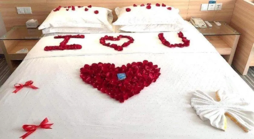 Bed in City Comfort Inn Chongqing Lianglukou Metro Station