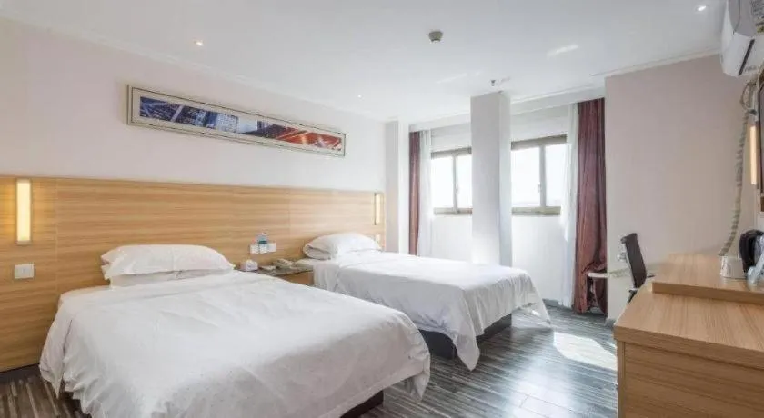 Bed in City Comfort Inn Chongqing Lianglukou Metro Station