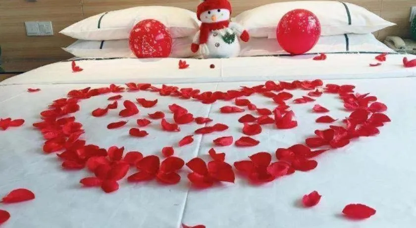 Bed in City Comfort Inn Chongqing Lianglukou Metro Station