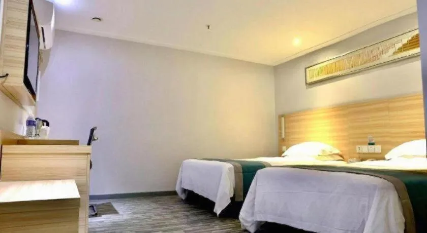 Bed in City Comfort Inn Chongqing Lianglukou Metro Station