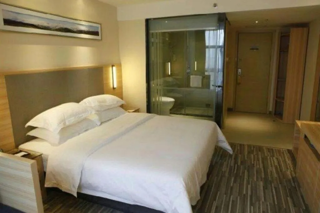 Bed in City Comfort Inn Chongqing Lianglukou Metro Station