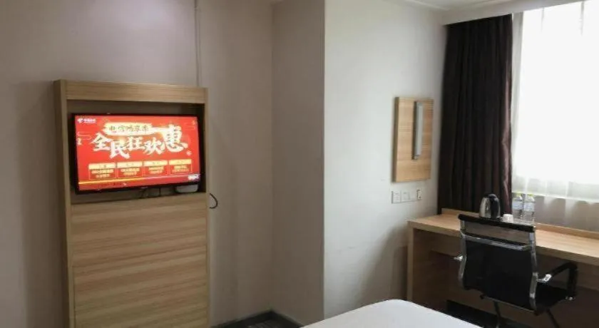 Bed in City Comfort Inn Chongqing Lianglukou Metro Station