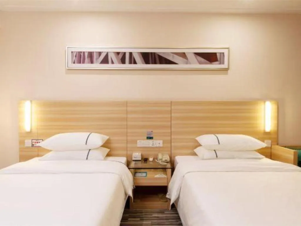 Bed in City Comfort Inn Yunfu Luoding Triumph Plaza