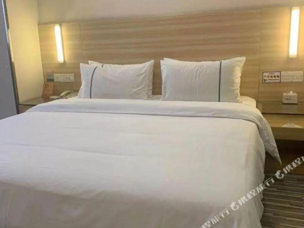 Bed in City Comfort Inn Yunfu Luoding Triumph Plaza