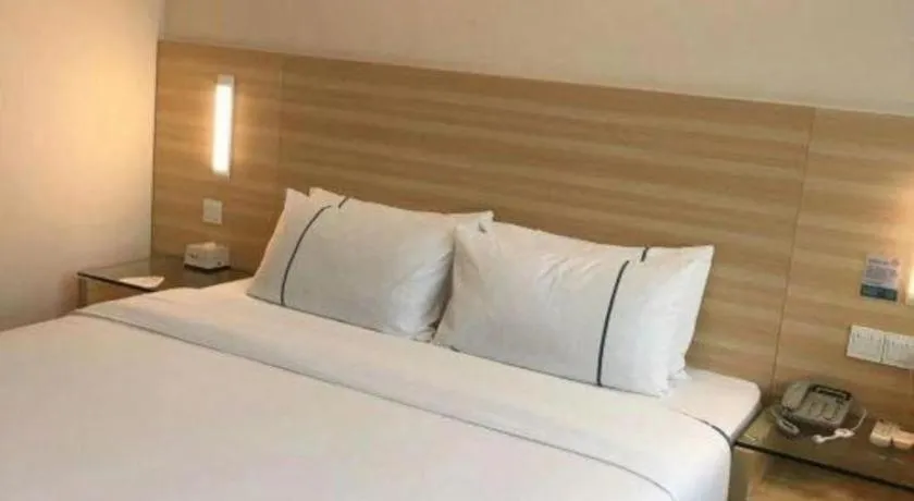 Bed in City Comfort Inn Yunfu Luoding Triumph Plaza