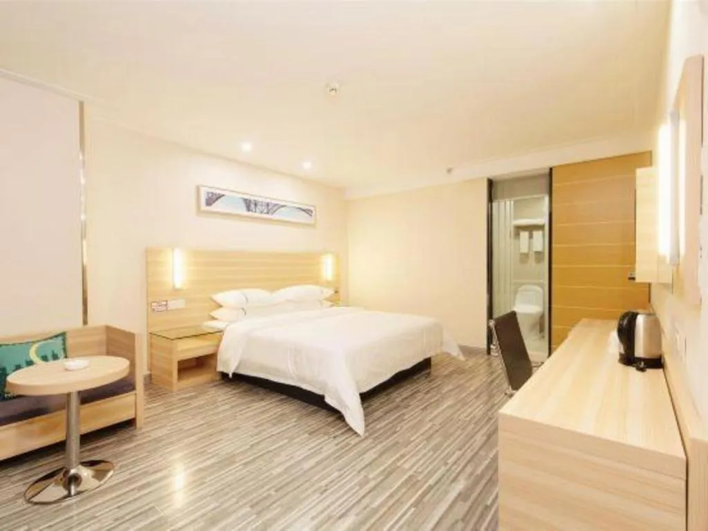 Bed in City Comfort Inn Yunfu Luoding Triumph Plaza