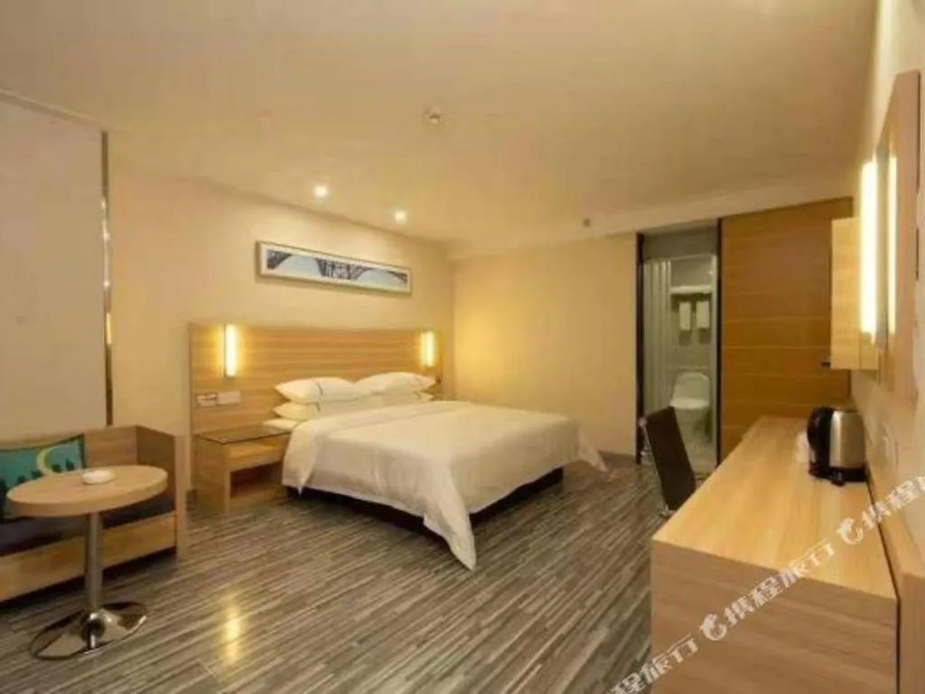 Bed in City Comfort Inn Yunfu Luoding Triumph Plaza