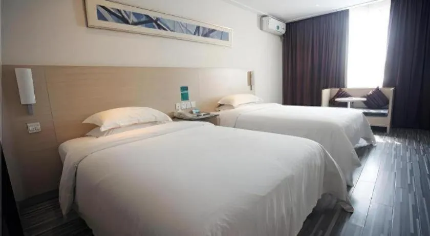 Bed in City Comfort Inn Xianning Wenquan Road Walmart Plaza