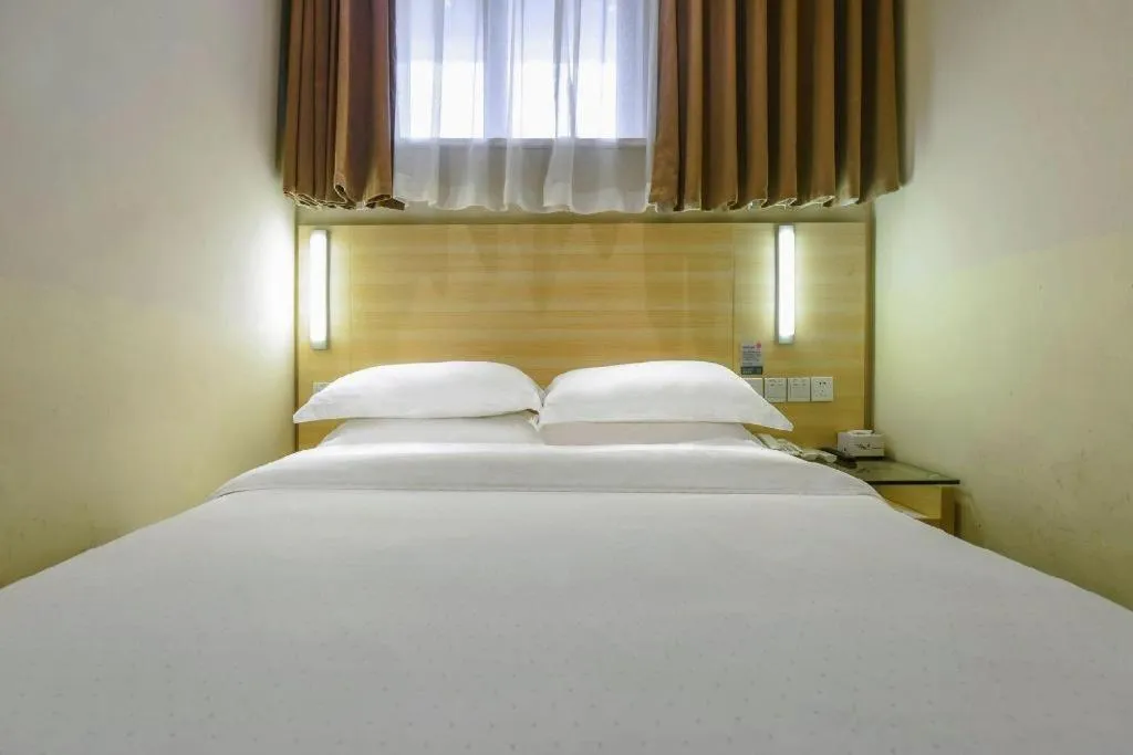 Bed in City Comfort Inn Hotel Guiyang Normal University Yangmingci Metro Station