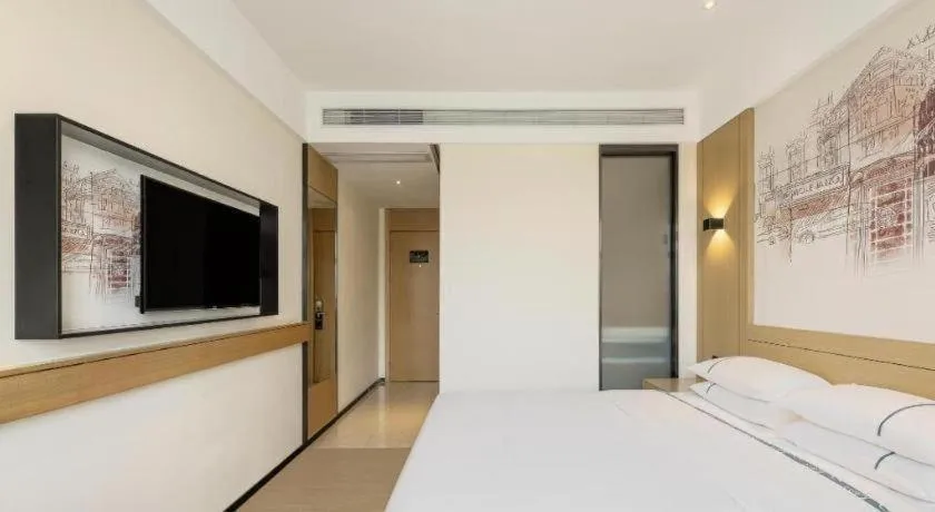 Bed in City Comfort Inn Yuzhou Yuwang Square