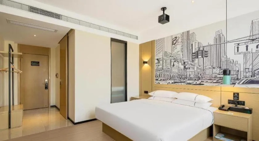 Bed in City Comfort Inn Yuzhou Yuwang Square
