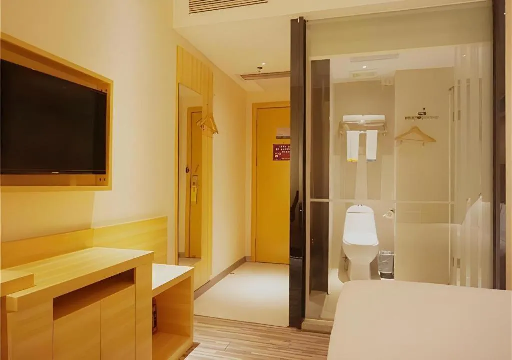 Bed in City Comfort Inn Maoming High Speed Railway Station Wenming Road