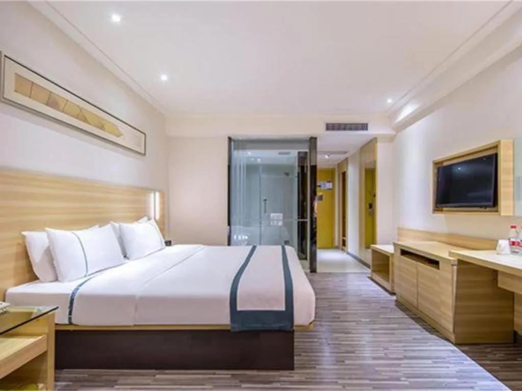 Bed in City Comfort Inn Maoming High Speed Railway Station Wenming Road