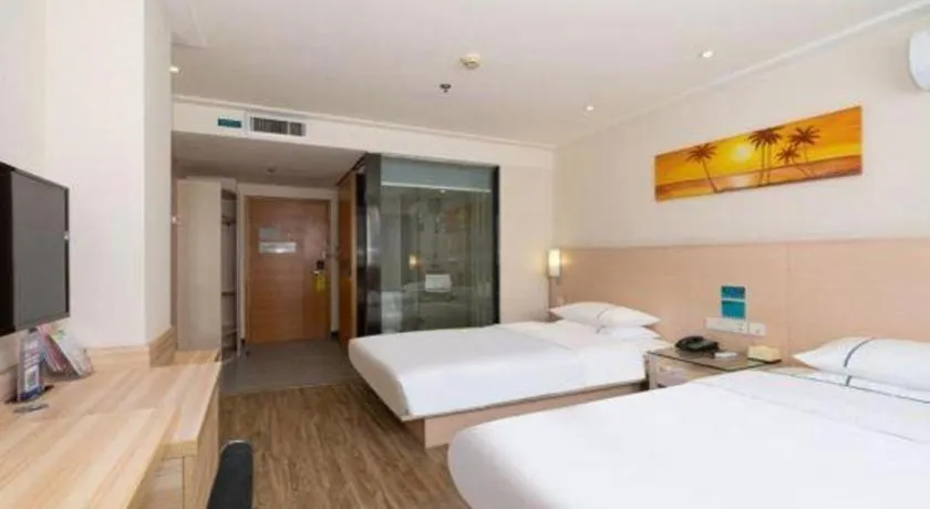 Bed in City Comfort Inn Maoming High Speed Railway Station Wenming Road