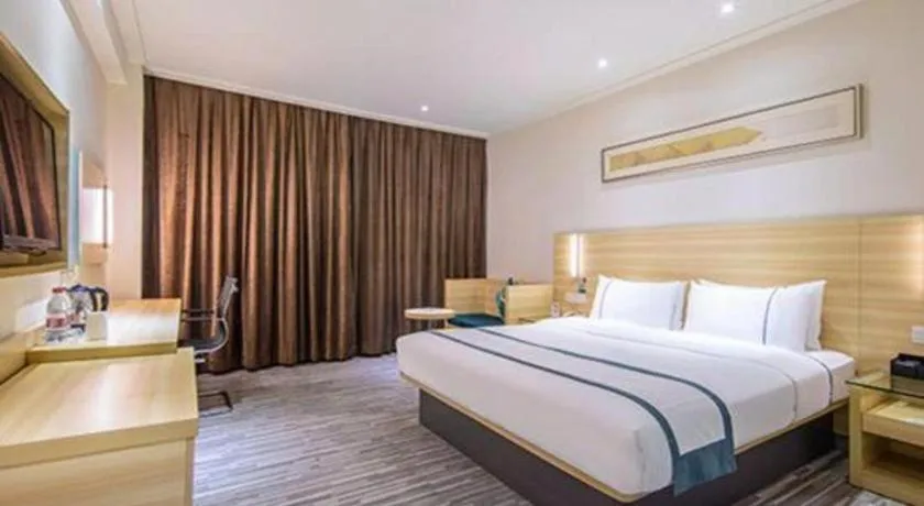 Bed in City Comfort Inn Maoming High Speed Railway Station Wenming Road