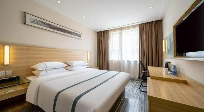 Bed in City Comfort Inn Maoming High Speed Railway Station Wenming Road