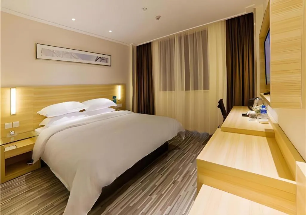 Bed in City Comfort Inn Maoming High Speed Railway Station Wenming Road